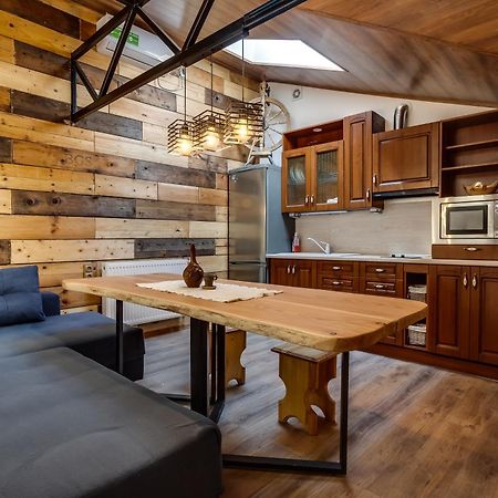 Four Bedrooms Apartment In The Heart Of Lviv Bagian luar foto