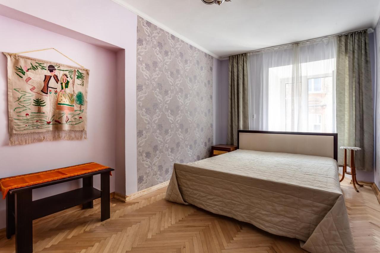 Four Bedrooms Apartment In The Heart Of Lviv Bagian luar foto