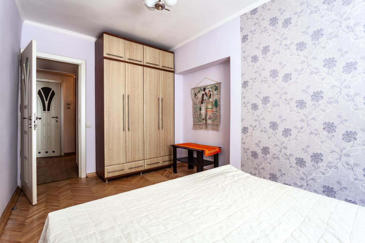 Four Bedrooms Apartment In The Heart Of Lviv Bagian luar foto