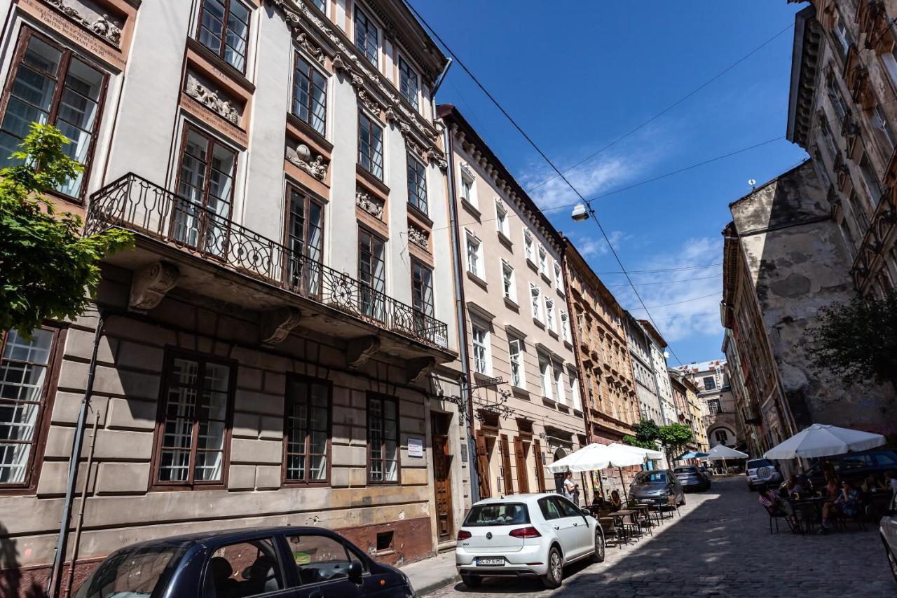 Four Bedrooms Apartment In The Heart Of Lviv Bagian luar foto