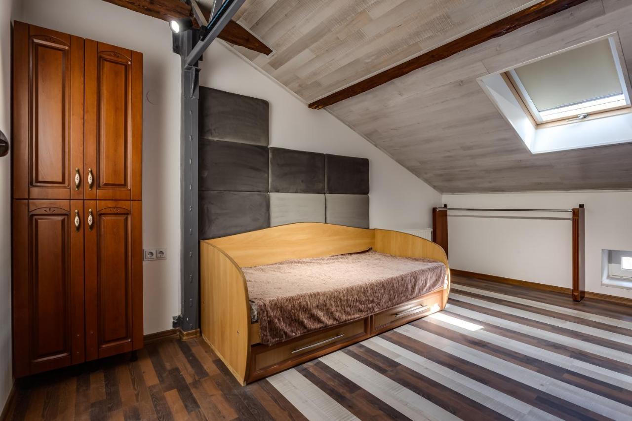 Four Bedrooms Apartment In The Heart Of Lviv Bagian luar foto