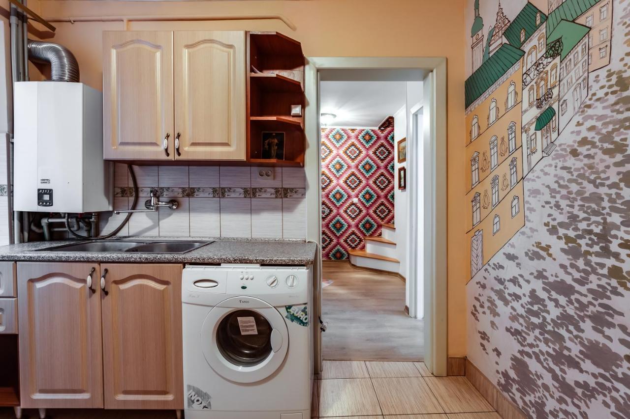 Four Bedrooms Apartment In The Heart Of Lviv Bagian luar foto